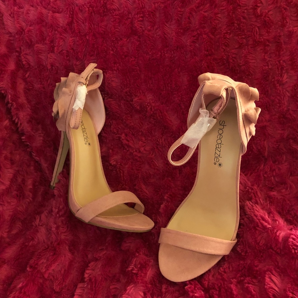 Beautiful mauve pink heels!